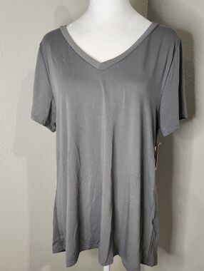 NWT LuLaRoe Christy T Gray V-Neck Short Sleeve Tee